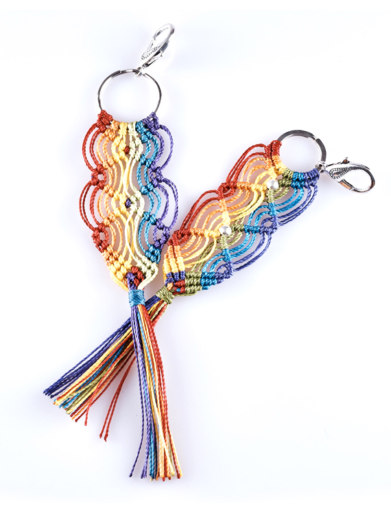 LLAVERO-MACRAME-LGTBI